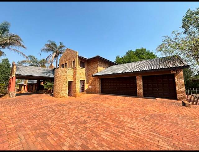 6 BEDROOM HOUSE FOR SALE IN DIE HOEWES